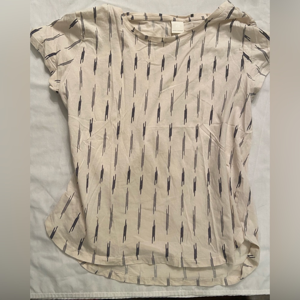 H&M t shirt. large